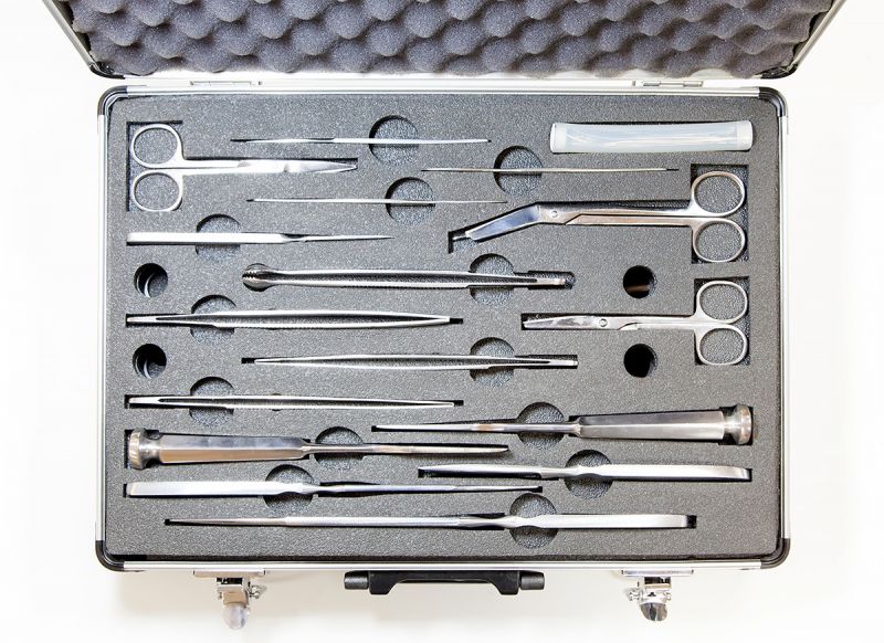 Набор инструментов для аутопсии в алюминиевом кейсе